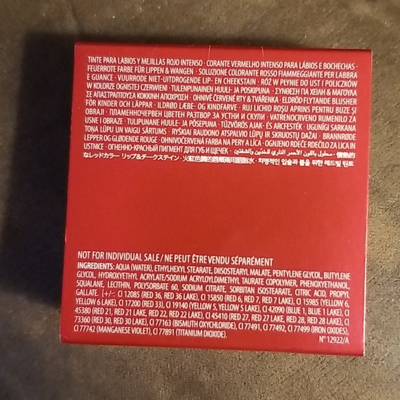 Makeup - Picture 2 of 3